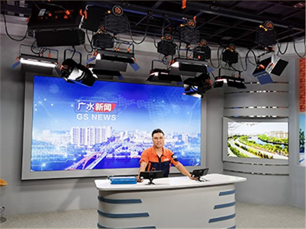 湖北广水电视台演播室灯光三个场景如何布光,看看珂玛怎么解决的