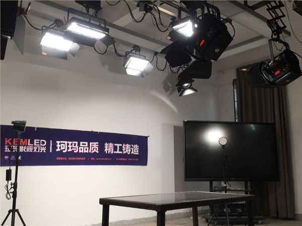 校园演播室灯光工程_湖北美术学院