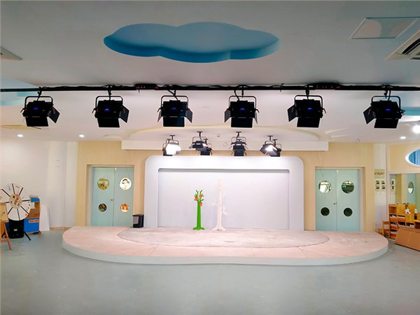 浙江丽水实验幼儿园实景演播室灯光安装项目