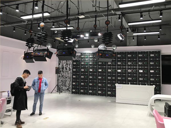 珂玛灯光助力杭州网红直播间高效带货