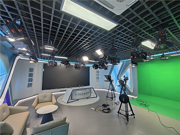 110㎡南宁技师学院演播室灯光新建，拍照拍视频高清