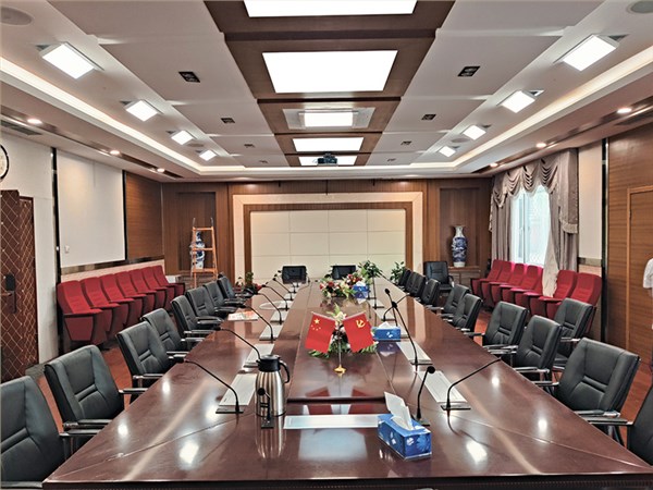 北京育才学校会议室：会议室用什么灯比较好