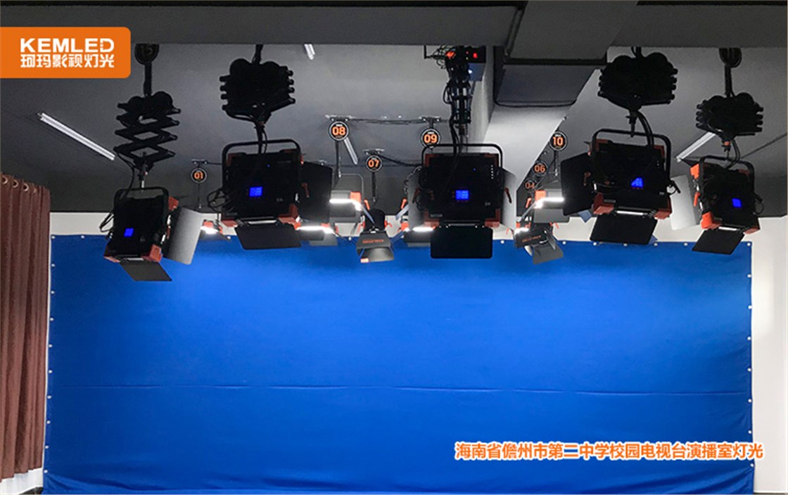 校园电视台演播室灯光