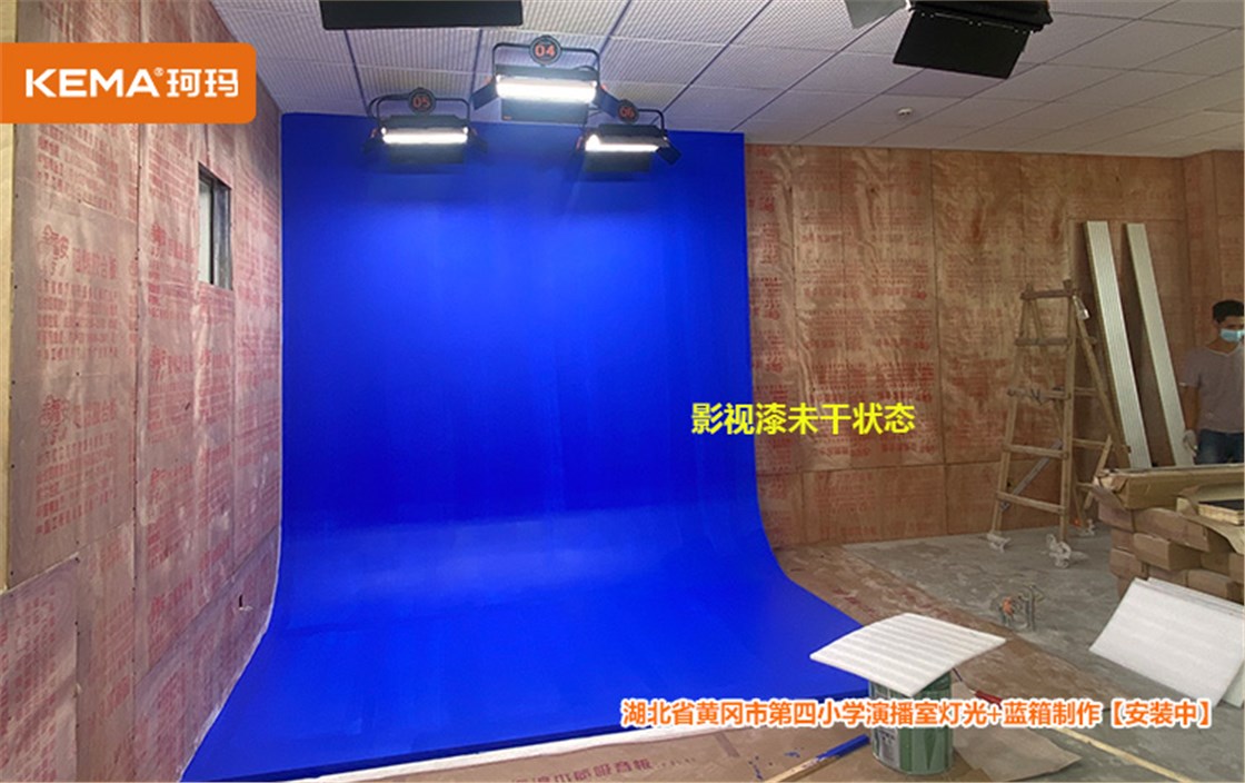 黄冈第四小学校园电视台演播室