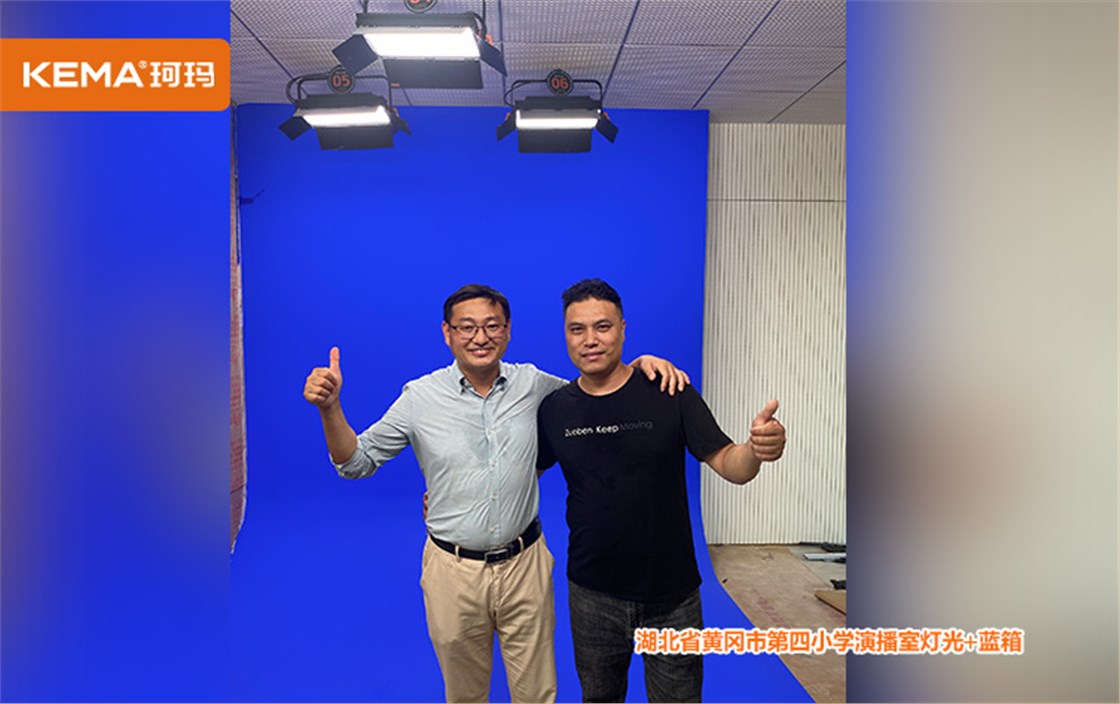 黄冈第四小学校园电视台演播室
