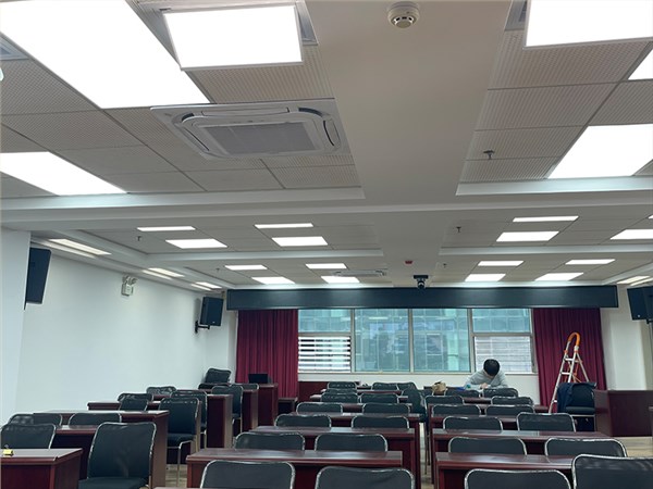 录像时主席台屏幕亮领导脸黑怎么办？云南省人社厅是这样解决的