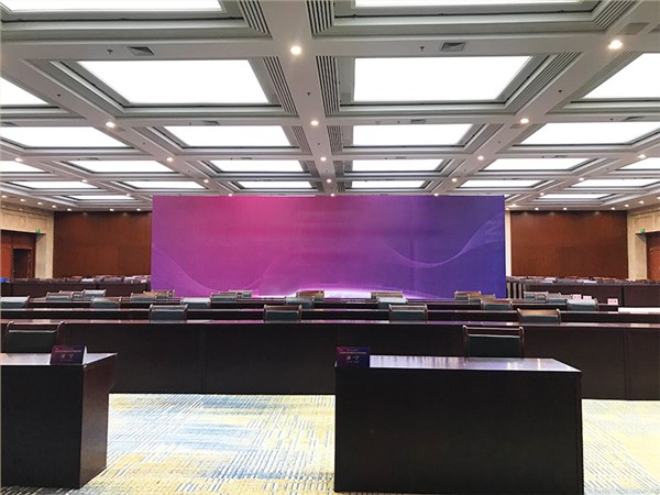 开会的时候，领导觉得效果不好，灯光如何改造？