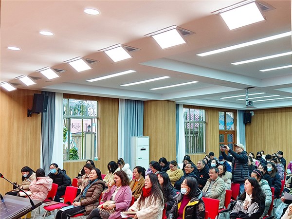 小学报告厅应该用什么灯具，可以满足4K会议室的照明需求