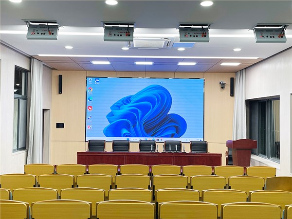 南京晓庄学院：会议室主席台用什么灯光效果好？