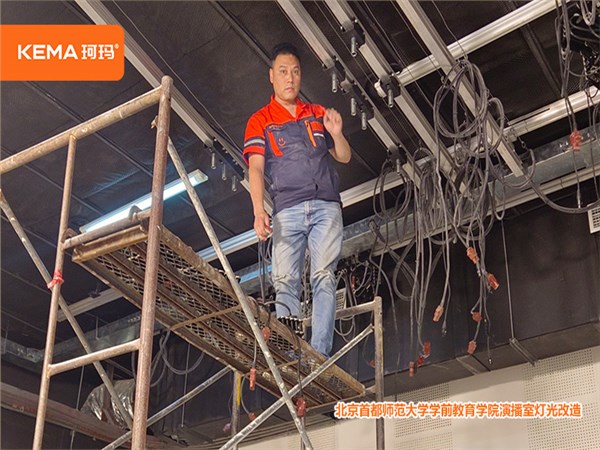 首都师范大学:173平方米学前教育学院演播室灯光改造 首都师范大学:173平方米学前教育学院演播室灯光改造