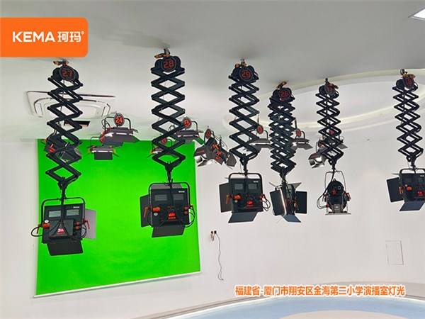 校园演播室灯光欣赏:厦门市翔安区金海第二小学演播室灯光 校园演播室灯光欣赏:厦门市翔安区金海第二小学演播室灯光