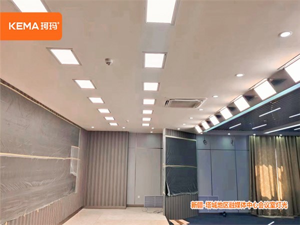 216㎡融媒体中心灯光:塔城地区融媒体中心新闻发布厅灯光改造 216㎡融媒体中心灯光:塔城地区融媒体中心新闻发布厅灯光改造