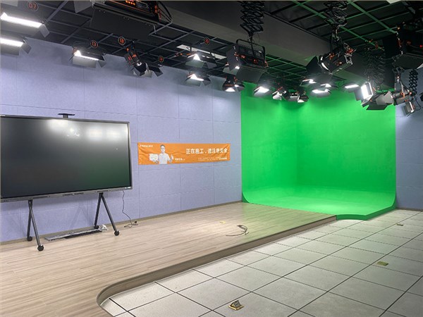 湖北省戒毒局：做录播教室用，怎么布灯？