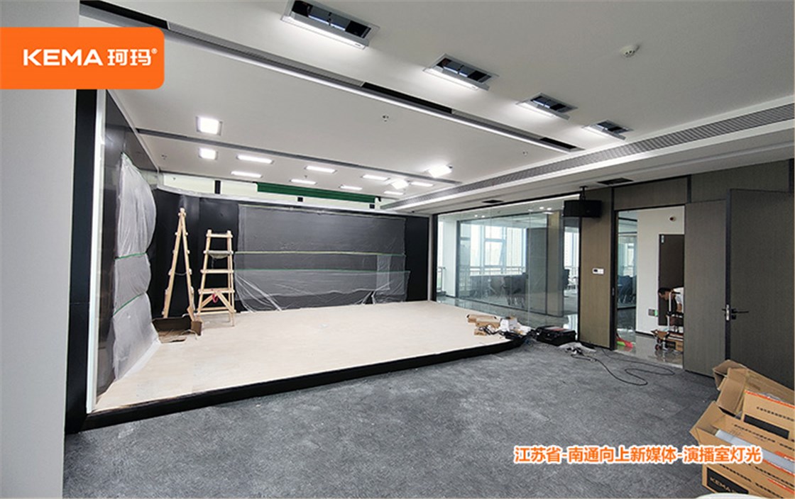 江苏省-南通向上新媒体-演播室灯光 (4)
