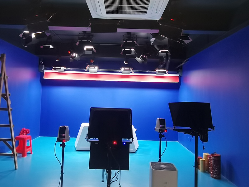 华南师大附小:演播室一般会用什么灯?