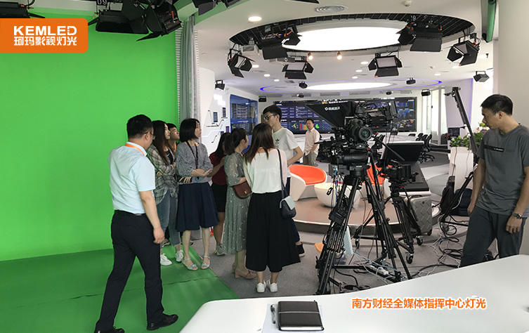 南方财经全媒体灯光