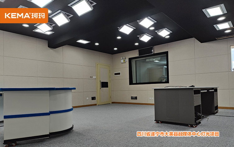 四川遂宁市大英县融媒体中心演播室灯光设计