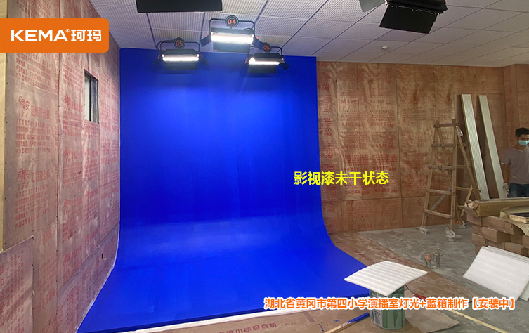 黄冈第四小学校园电视台演播室